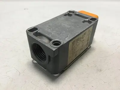 USED SIEMENS 3SE3170-1