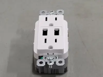 NEW LEGRAND TR5262USB-W