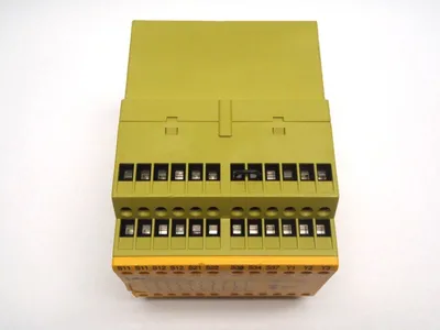 774709 | Pilz PNOZ X10 24VDC 6n/o 4n/c 3LED Safety Relay  - For parts or not working