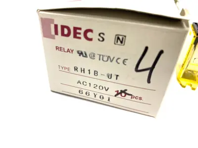 USED IDEC TOP MOUNT POWER RELAY SPDT 10A 120VAC