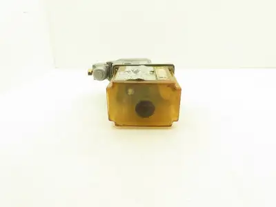 Showa LCB4-8299 Lubrication Oil Pump Machine Oiler 2L Tank 0.1 L/Min 200V