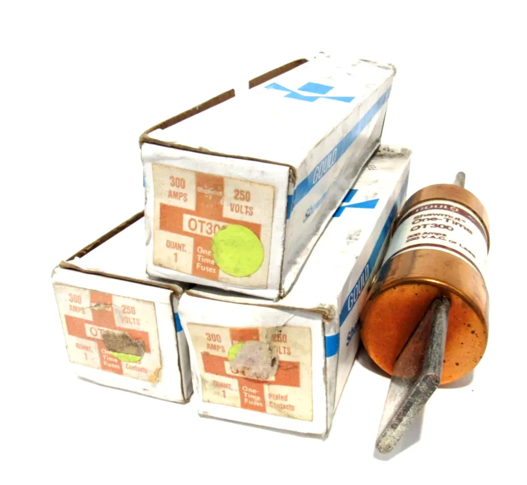 LOT OF 3 NEW GOULD SHAWMUT OT300 FUSES