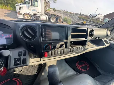 2020 HINO 195 Box Truck | Platinum Group (35)