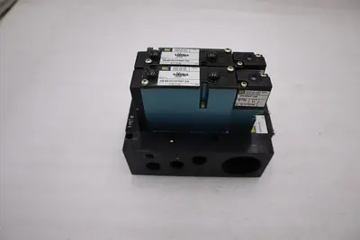 MAC VALVES (2) 92B-AAA-000-DM-DDAP-1DM W/ 92B-000-CJA MANIFOLD BASE STOCK H1302