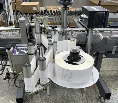 Used UNIVERSAL 320 WRAP LABELER FOR LARGER CONTAINERS 322 ROUND PRODUCTS LABELER Labelers Illinois US | Save on Equipment #1566499