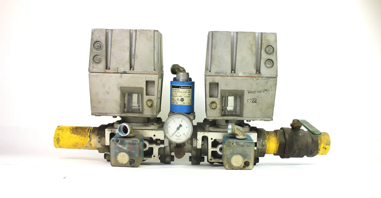 USED HONEYWELL V4055D 1001