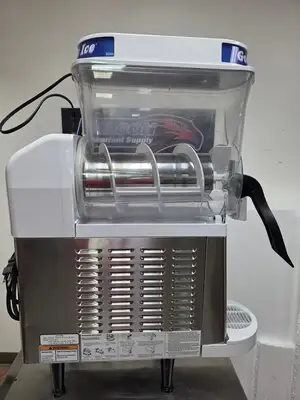 Used Bunn Bunn 39800.0100 Ultra-1 White/Stainless Frozen Drink Slushy Machine - 120V Slushie Machines Illinois US | Falcon Restaurant Supply #1373515