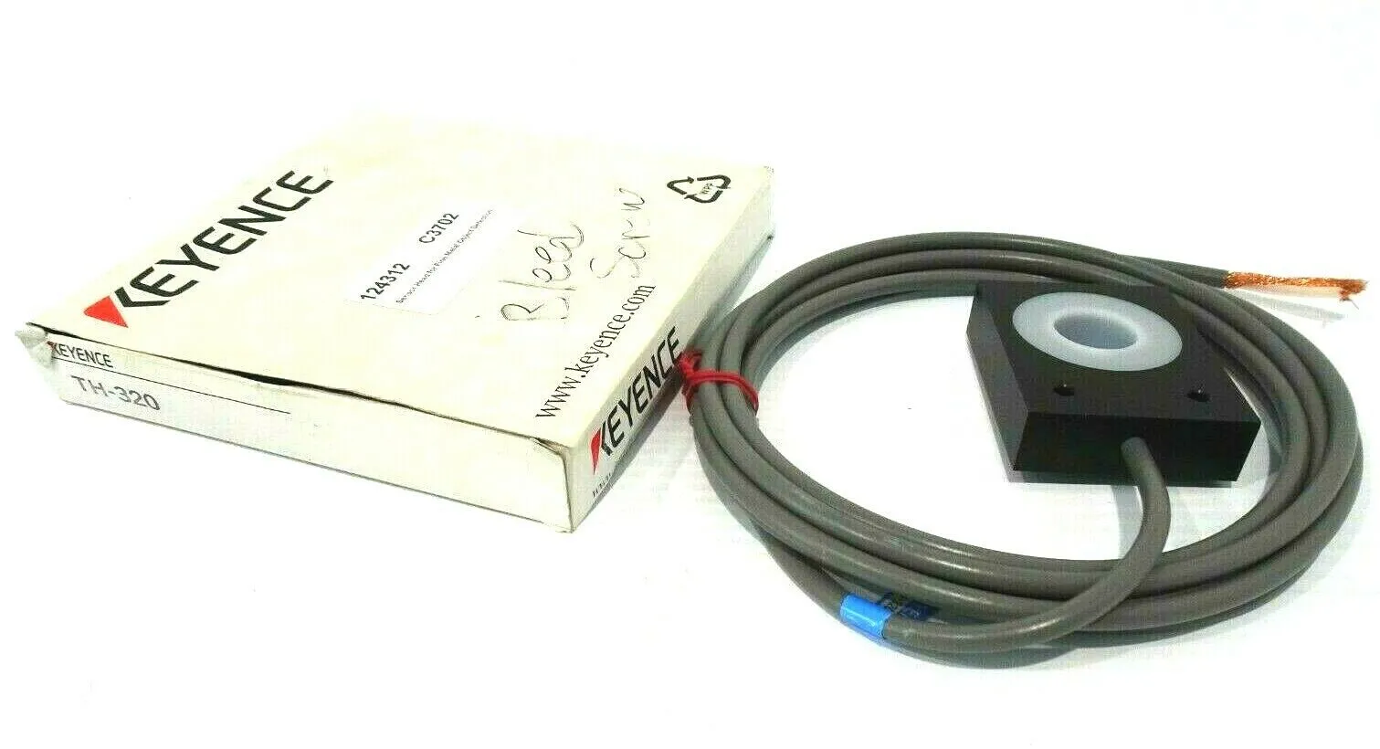 NEW KEYENCE TH-320 SENSOR HEAD TH320
