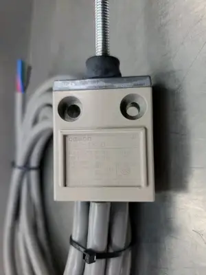 USED Omron D4C-1650 Limit Switch, 2A, 250VAC