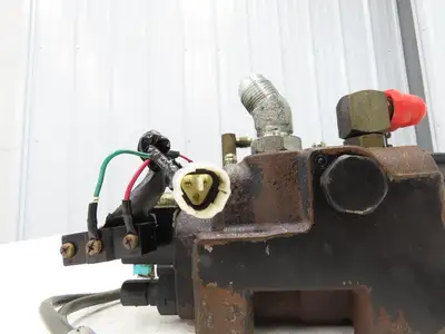 Toyota 67620-21440-71 Hydraulic 3-Spool Forklift Mast Control Valve From 7FBCU25