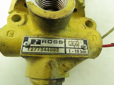 Ross Y2773A4082 Pneumatic Solenoid LOX Lock-Out Control Valve 120V 3/2 Lot of 2