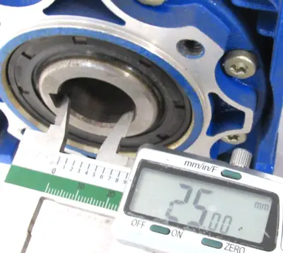 NEW MOTOVARIO NMRV05 GEAR REDUCER 180:1 PC063