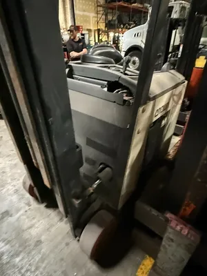 CROWN RC3020-30 Forklifts | ListingHippo (8)
