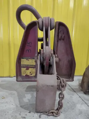 (2) 15 TON CLAMPCO MODEL F15 GIRDER WIDE FLANGE BEAM LIFTING CLAMPS: STOCK #22982