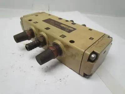 CA Norgren P71kA06 5-Port Air control valve 1/2" NPT ports