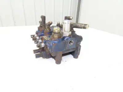 Toyota 67730-15301-71-B Hydraulic 4-Spool Forklift Mast Control Valve Off 5FBE15