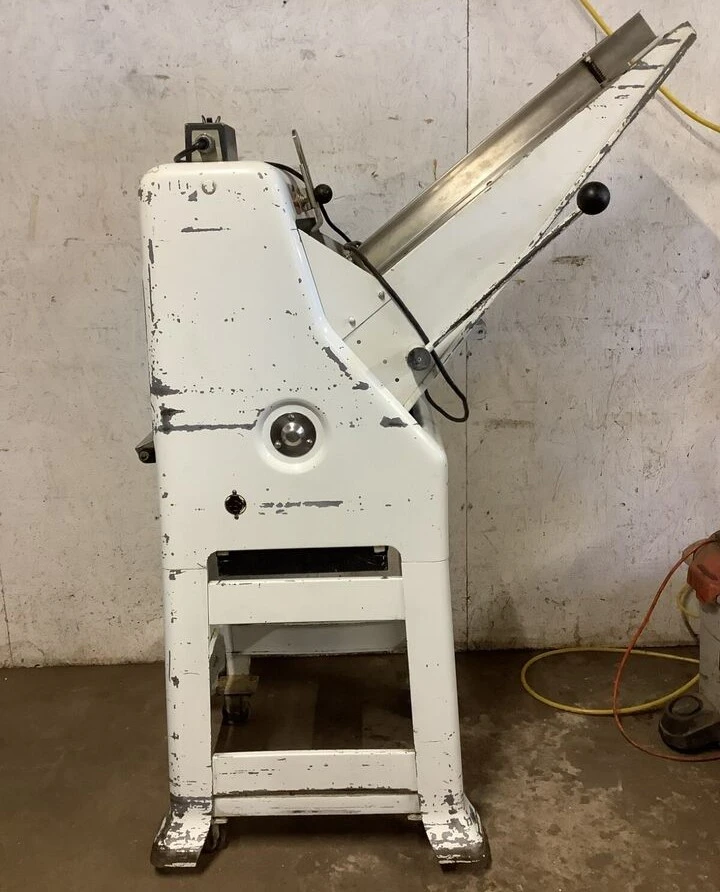 152-0653 Oliver 797 Bread Slicer