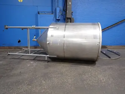 Approx. 1100 Gallons S/s Tank