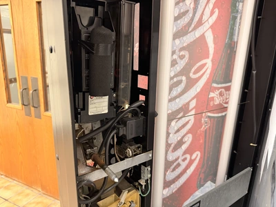 Used DIXIE - NARCO 1200 SODA / POP MACHINE CAN DISPENSER Vending Machines Michigan US | Miedema Asset Management Group #1320787