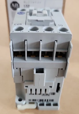 NEW Allen-Bradley 100-C09D10