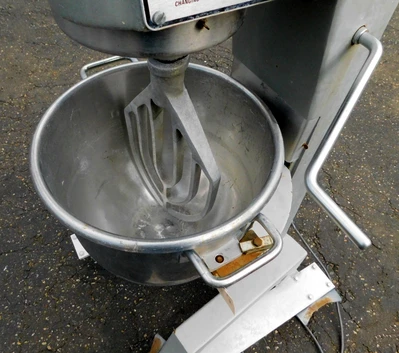 USED HOBART 30 QUART MIXER D-300