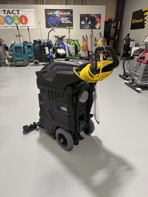 Onyx R25 Wet/Dry Vacuum w/Squeegee NEW