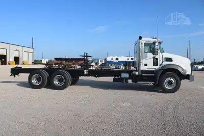 New | in-Stock 2026 MACK GRANITE 64BR Cab Chassis trucks Texas US | Roll Off Truck World #1491868