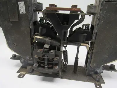 GE General Electric 5D01JJA002 DS303A DC Contactor 600V 300A 230/250VDC Coil