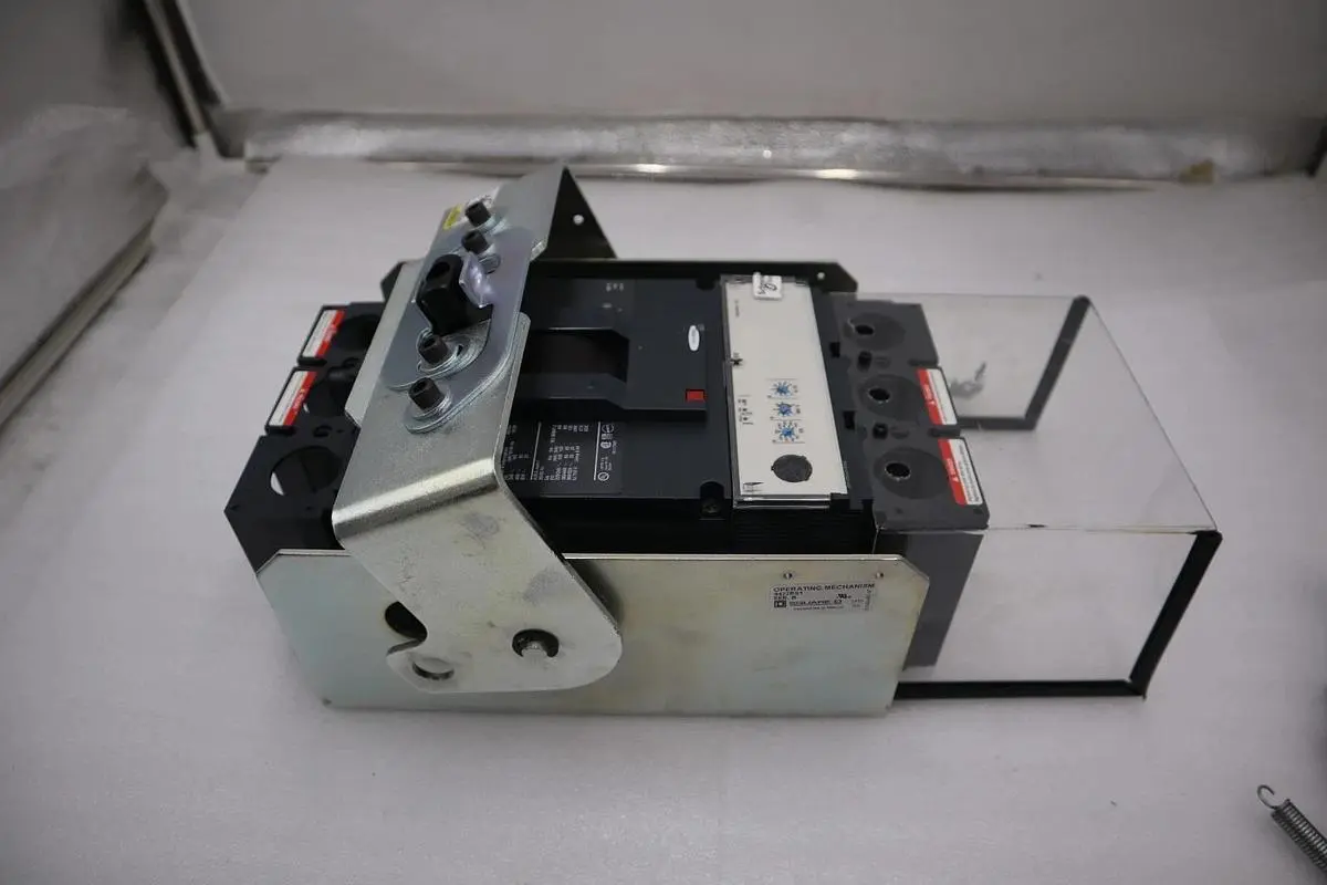 SQUARE D POWERPACT LJL36400U31XLY CIRCUIT BREAKER 400AMP STOCK H1720