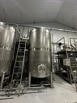 2500 Gallon Tank – 2 of 3