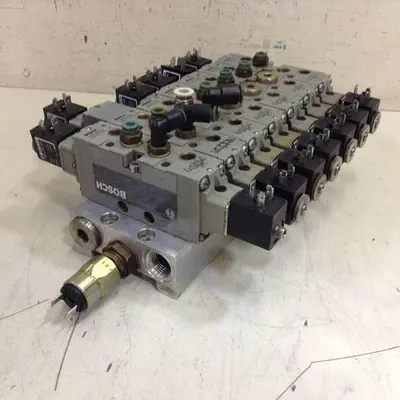 USED BOSCH 0 820 023 502 / MANIFOLD