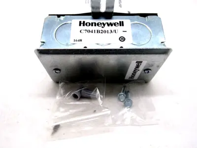NEW HONEYWELL C7041B2013 12" DUCT SENSOR
