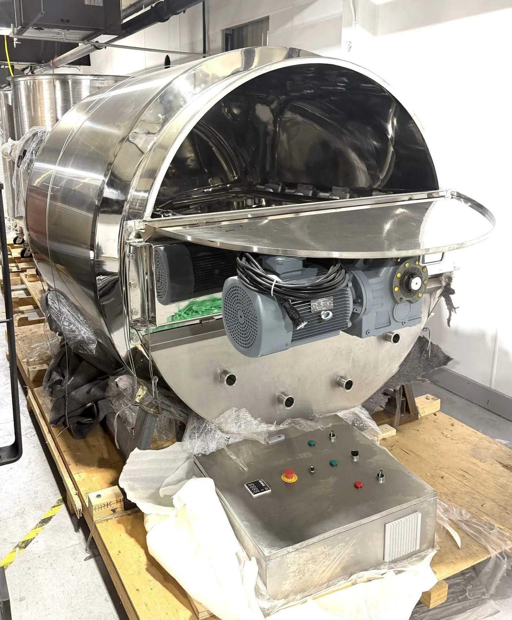 NEW US PHARMACEUTICAL EQUIPMENT 1000 Gallon Jacketed Kettle with Scrape Agitation