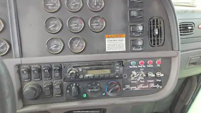 USED 2014 PETERBILT 365