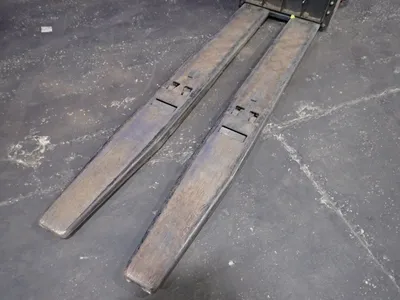 The Raymond Corporation 8000 Lbs Electric Pallet Jack