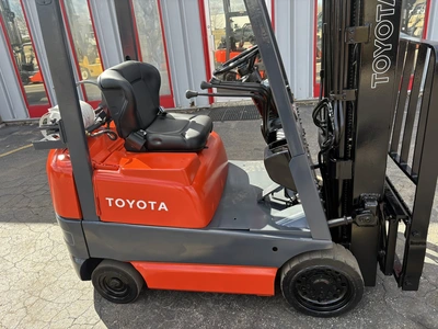 USED 1999 TOYOTA 42-6FGCU15