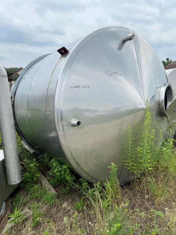 2,200 Gallon Stainless Steel Tank