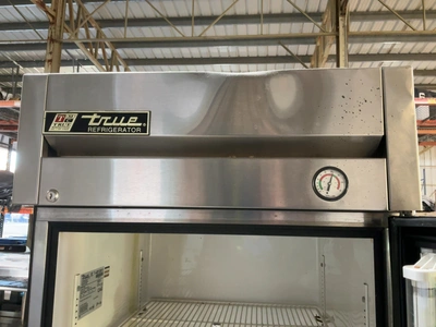 Used TRUE MFG. T-23G ONE SECTION GLASS DOOR REACH-IN REFRIGERATOR Display Refrigerators Michigan US | Miedema Asset Management Group #1580092