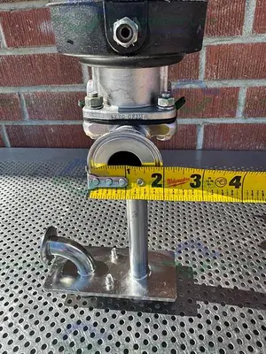 USED ITT PURE FLO ADVANTAGE 6 -WAY DIAPHRAGM VALVE W/ 1" TO 3/4" SANITARY FITTING