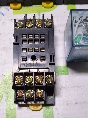 OMRON MY4NJ 24VDC 150VAC 3A RELAY WITH PYF14A BASE SOCKET - LOT OF 19