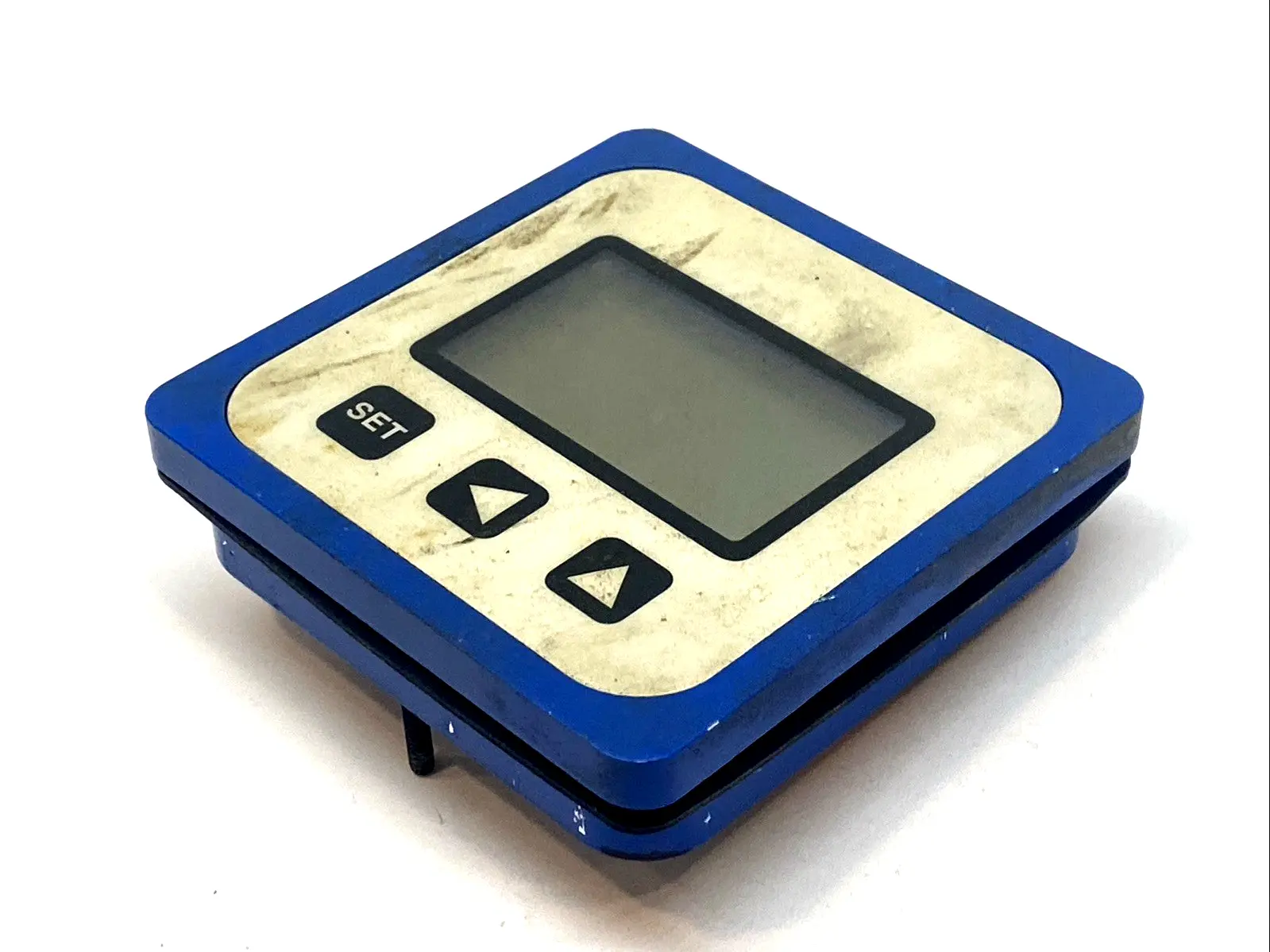 USED SEAMETRICS DIGITAL FLOW RATE & TOTAL INDICATOR MISSING SCREW