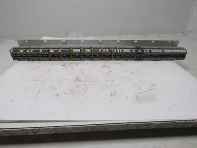 ENTRETEC (90) Gray 5116 Terminal Blocks W/(11) 5116 Grounds lot of 101