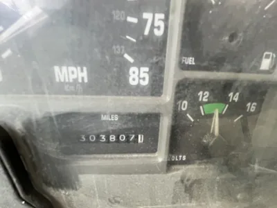 Used 2000 _UNKNOWN_ _UNKNOWN_ Fuel & Lube Trucks Oregon US | KNM Equipment Sales & Service #1363620