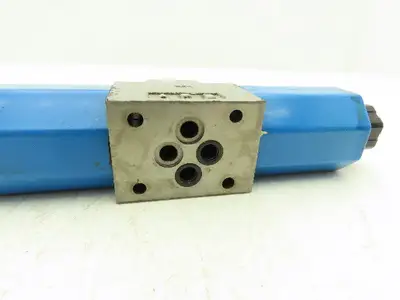 Toyo-oki HD3-3W-BGA-025A-WDD2 Hydraulic Directional Solenoid Valve 24VDC