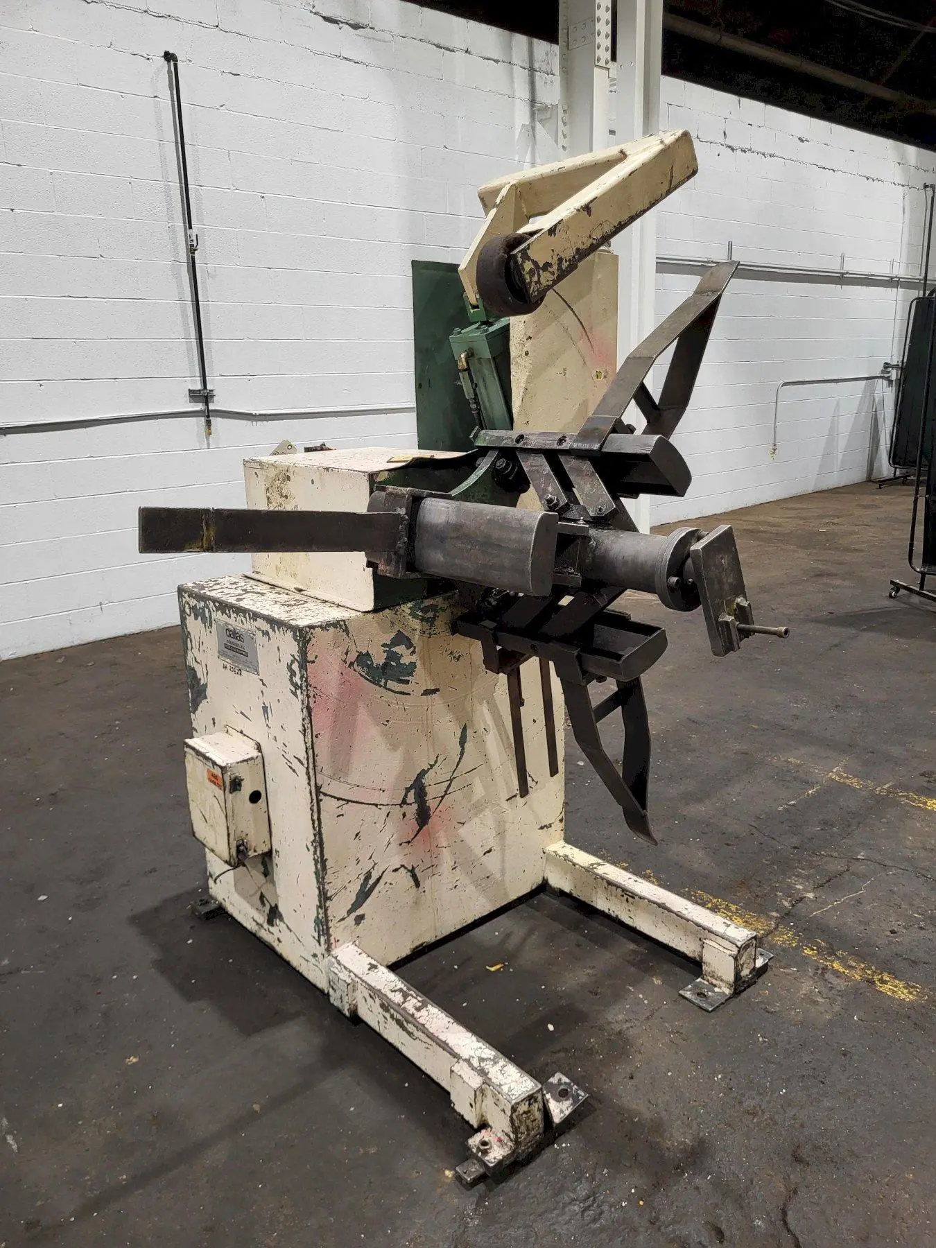 2,500 LBS X 12" DALLAS MODEL #15763E  PULL OFF UNCOILER COIL REEL : YOBRO #25361