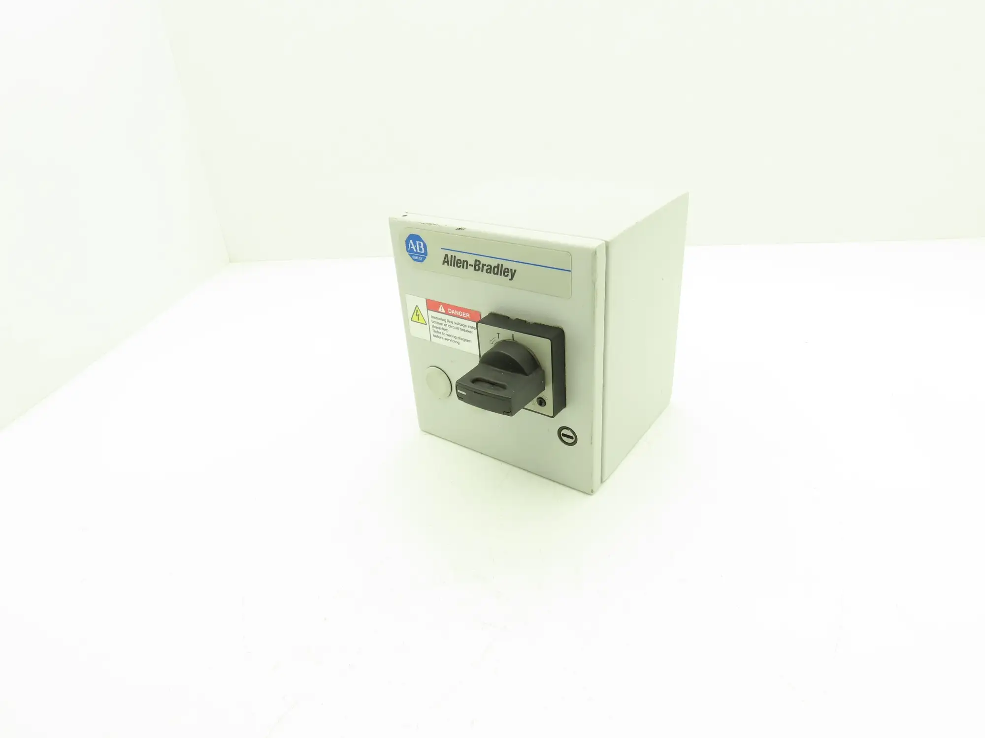 Allen Bradley 103H Motor Starter Enclosure Disconnect 480V 10A 7.5Hp Coil 24VDC