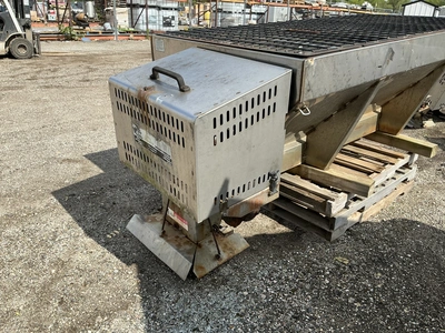 Used SNO-WAY RVB2000 STAINLESS STEEL 2 CUBIC YARDS SALT SPREADER Dry Spreaders Michigan US | Miedema Asset Management Group #1321218
