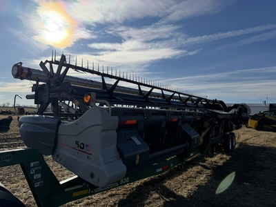 2014 Gleaner model 9250, 35' grain head, shaft driven, Advanced model AWS-2000 wind reel, unit has s...