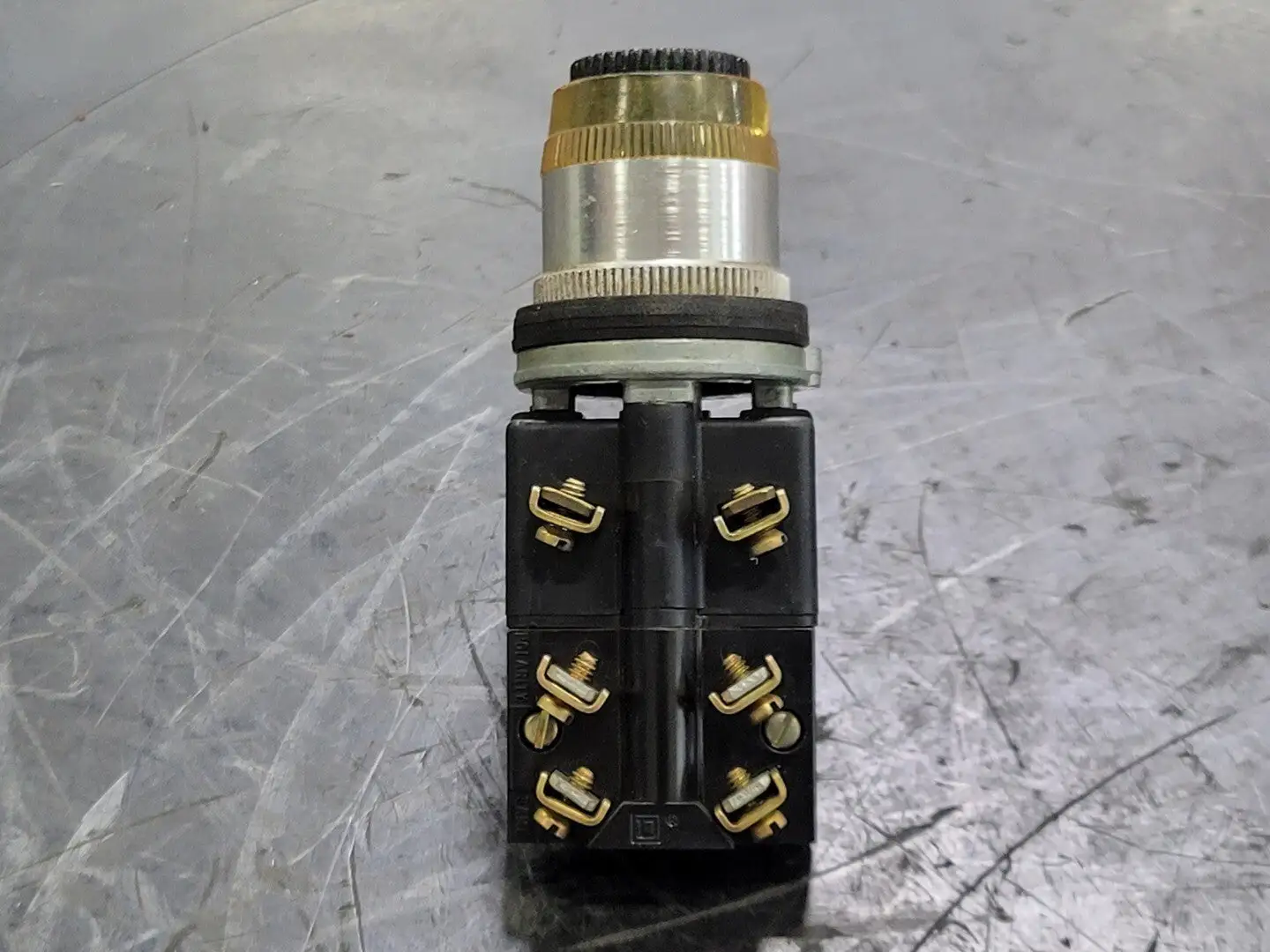 USED SCHNEIDER ELECTRIC 9001KM1