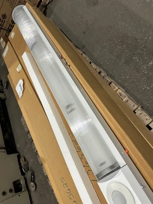 COLUMBIA LIGHTING 48" BI-LEVEL LIGHT - STAIRW